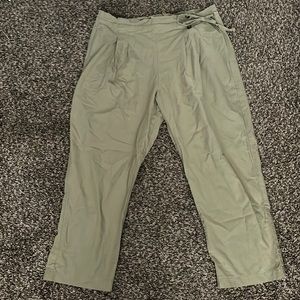 Green ankle cut pants